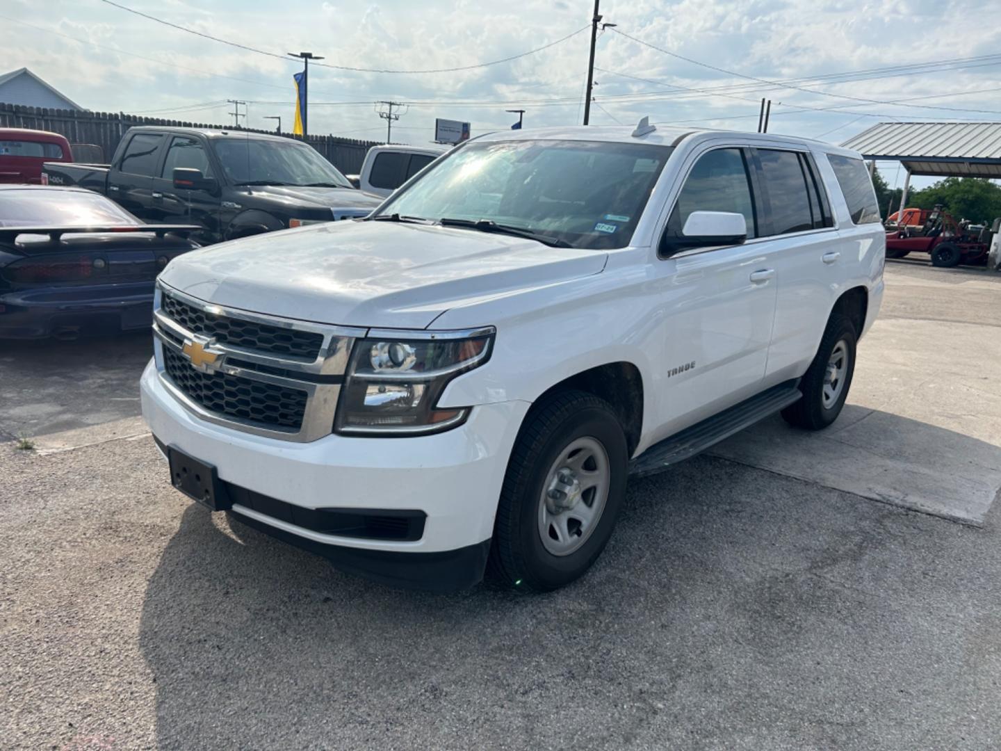 2017 White Chevrolet Tahoe (1GNSCEEC0HR) with an 5.3L V8 F OHV 16V engine, Automatic transmission, located at 1687 Business 35 S, New Braunfels, TX, 78130, (830) 625-7159, 29.655487, -98.051491 - Photo#0